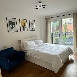 https://apt-luxury-two-bedroom.brighton-hotels-england.com